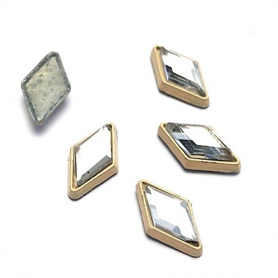 Cristais em forma de losango com bordas douradas