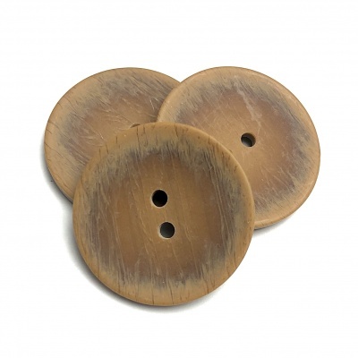 Três botões redondos castanhos com textura de madeira