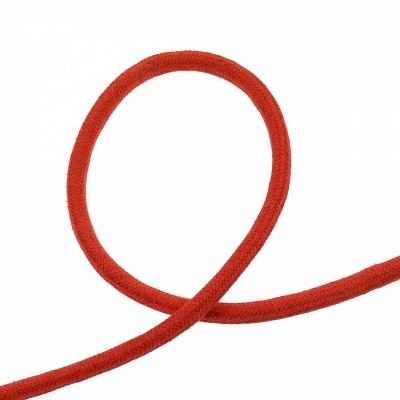 Cordão vermelho trançado em fundo branco