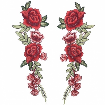 Par de aplicações bordadas florais vermelhas e verdes