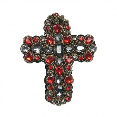 Broche em forma de cruz com pedras vermelhas e cinzentas