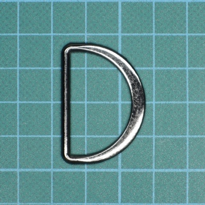 Argola metálica em forma de D