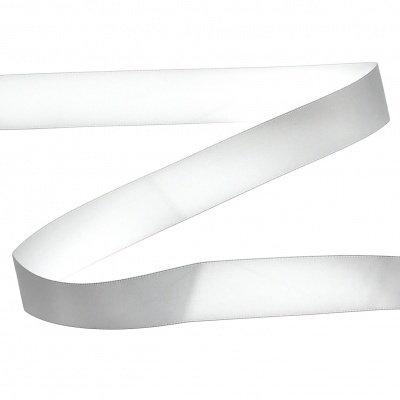 Fita de cetim branca lisa e brilhante