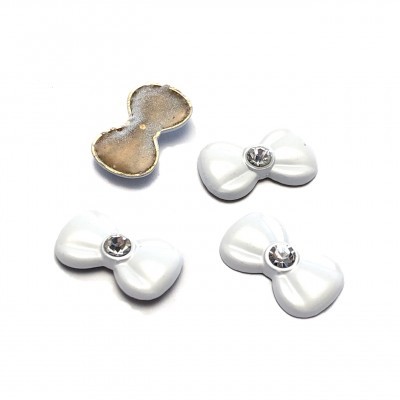 Botões brancos em forma de laço com pedra brilhante no centro