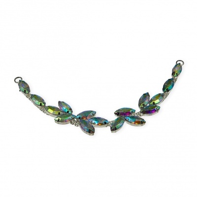 Colar com pedras facetadas iridescentes em forma de folha