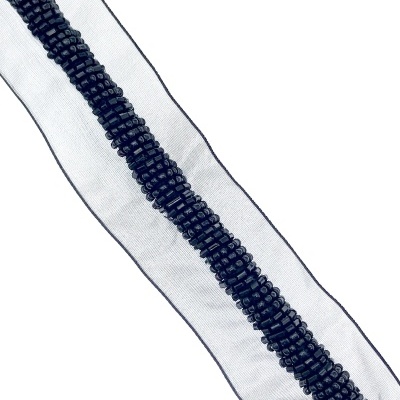 Fita decorativa transparente com contas pretas no centro e borda preta