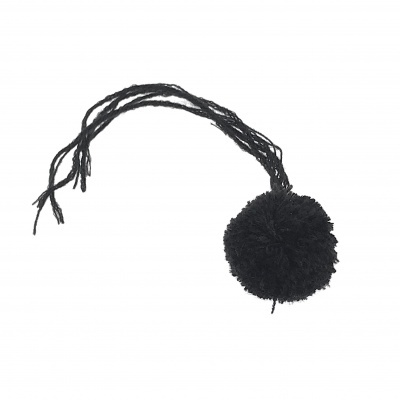 Pom-pom preto de fios têxteis com fios pendurados