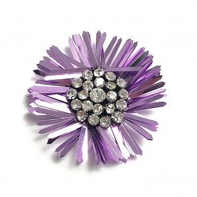 Broche flor roxa com pedras brilhantes no centro