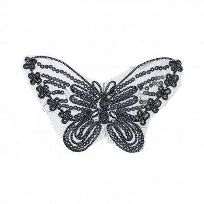 Aplique de borboleta com lantejoulas pretas sobre tecido transparente
