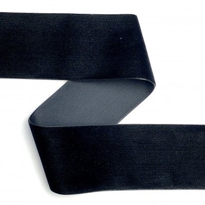 Fita elástica preta larga com acabamento acetinado