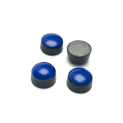 Quatro tampas redondas com topo azul e base preta