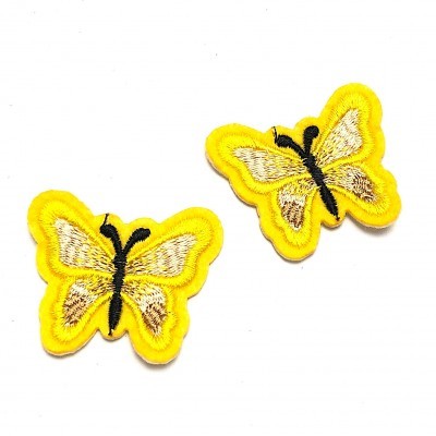 Duas aplicações bordadas borboleta amarelas e brancas com detalhes pretos