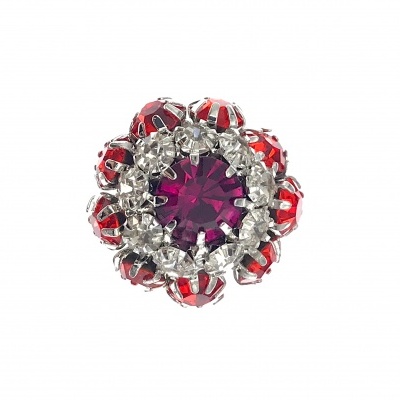 Botão decorativo redondo com pedras roxas, transparentes e vermelhas