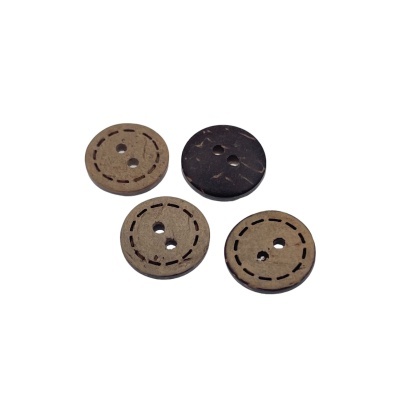 Quatro botões redondos em tons castanhos com dois orifícios