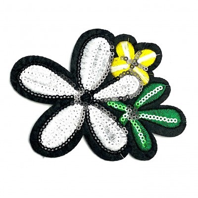 Aplicação tecido flor branca e amarela com lantejoulas e folhas verdes