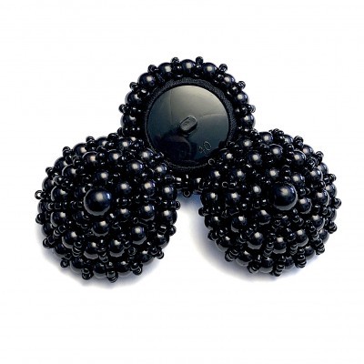 Três botões de contas pretas decorativos redondos