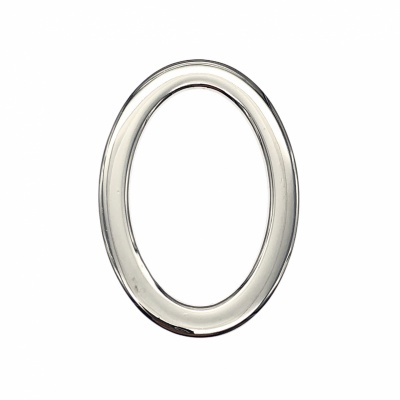 Anel oval prateado liso com acabamento brilhante