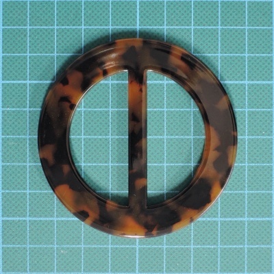 Fivela circular em padrão tartaruga castanha e preta