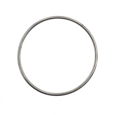 Aro circular metálico prateado com acabamento brilhante