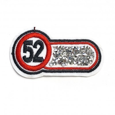 Adesivo têxtil bordado com o número 52 e cristais