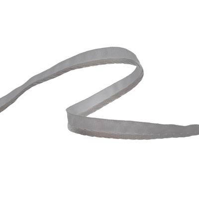 Fita têxtil cinzenta clara com textura fina