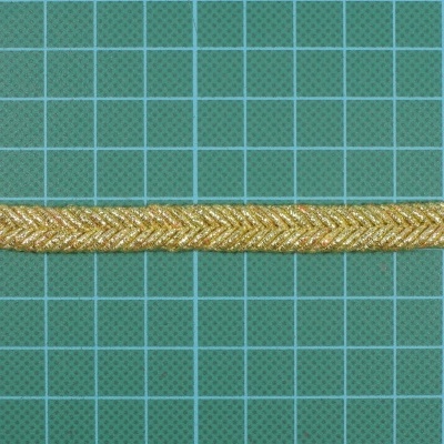 Corda trançada amarela sobre fundo verde de corte em grade.