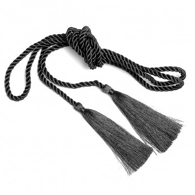 cordão decorativo preto com franjas numa extremidade