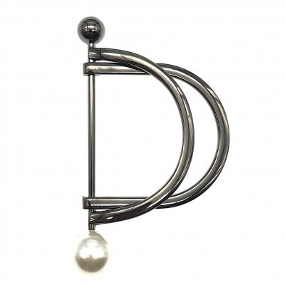 Alfinete de metal prateado com bola branca na ponta