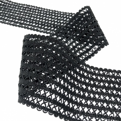 Fita de tecido preto com padrão rendado e entrelaçado