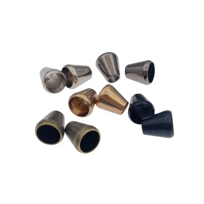 Ponteiras cónicas metálicas em várias cores e acabamentos sobre fundo branco