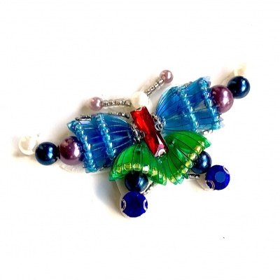Broche borboleta com contas coloridas em azul, verde, vermelho e roxo