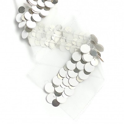 tecido branco transparente com lantejoulas redondas prateadas