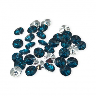 Pedras decorativas azul-escuro e prateadas facetadas