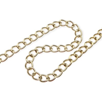 Corrente dourada com elos ovais