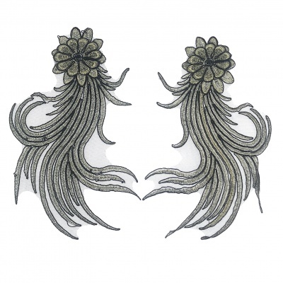 Par de apliques bordados com design floral em creme e cinza