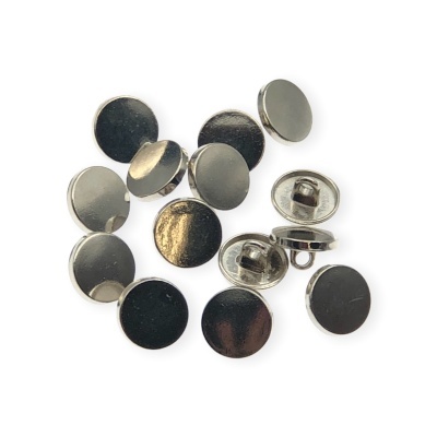 botões metálicos prateados com superfície lisa