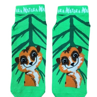 Meias verdes com padrão de folhas e imagem de animal sorridente