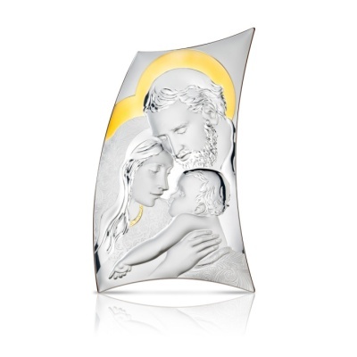 Placa de metal prateado com relevo de homem, mulher e criança com halo amarelo