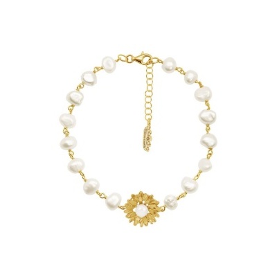 Pulseira com pérolas brancas e medalhão dourado