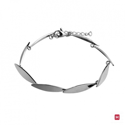 Pulseira metálica prateada com placas ovais