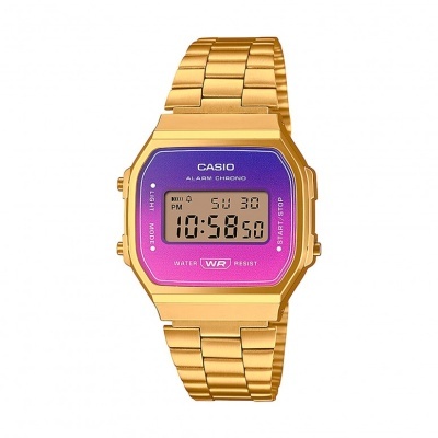 Relógio digital Casio com bracelete metálico dourado e mostrador quadrado colorido