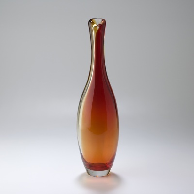 Vaso de vidro alto com acabamento degradê vermelho e amarelo