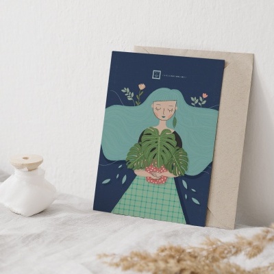 Cartão ilustrado com mulher segurando planta em fundo azul