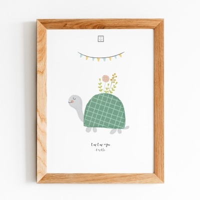 Quadro em madeira com ilustração de tartaruga e texto
