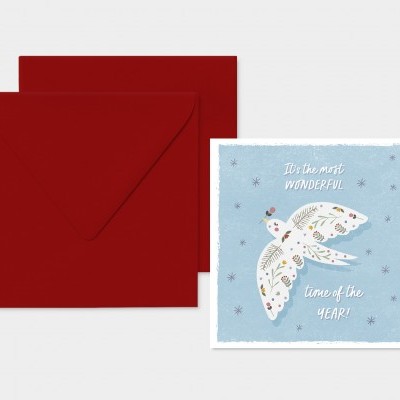 Cartão de Natal azul claro com envelope vermelho.