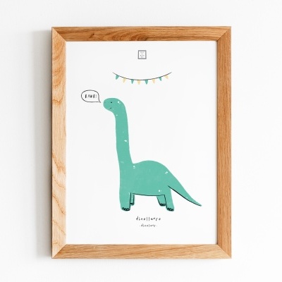 Quadro com ilustração de dinossauro verde com mensagem 'hi!' e moldura de madeira clara