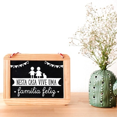 Quadro decorativo em madeira com texto 