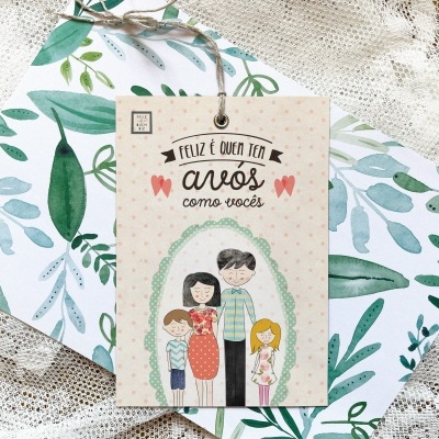 Cartão artesanal com mensagem para avós e envelope com padrão de folhas verdes