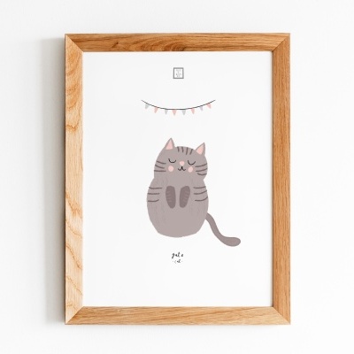 Quadro de madeira com ilustração de gato cinzento e texto 'pola cat'