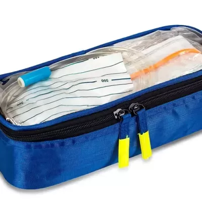 Estojo azul com compartimento transparente contendo sacos plásticos com linhas e número 500 visível